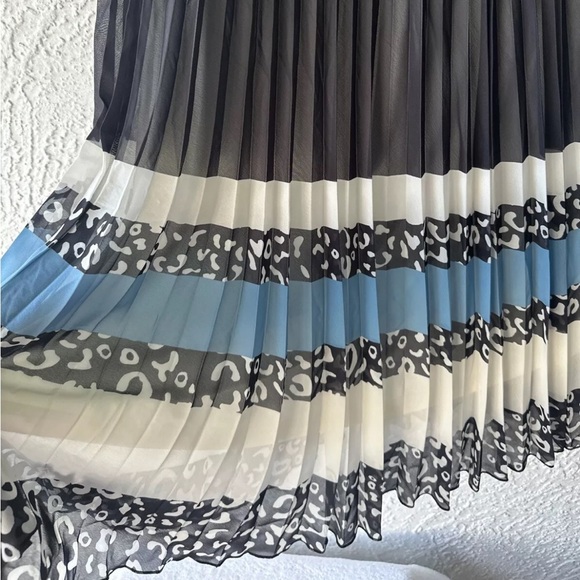 NWT! Blue Sol Womens Black& Blue Mixed Design Lined Accordion Midi Skirt Size XL - Picture 7 of 12
